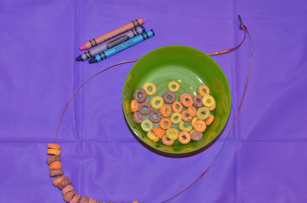 Make your personal doughnut necklace with fruitloops and string.