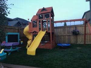 Play Structure with saucer swing